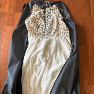 Elegant Lace Ivory Wedding Dress